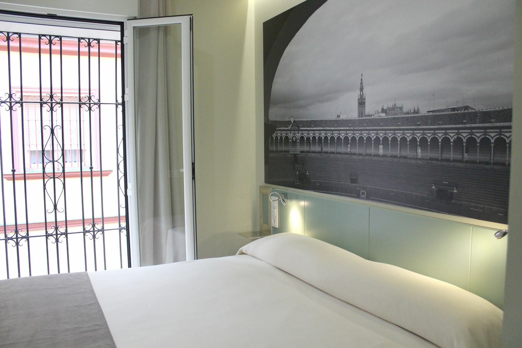 Suites Maestranza - Santas Patronas By Magno Apartments Seville Exterior photo